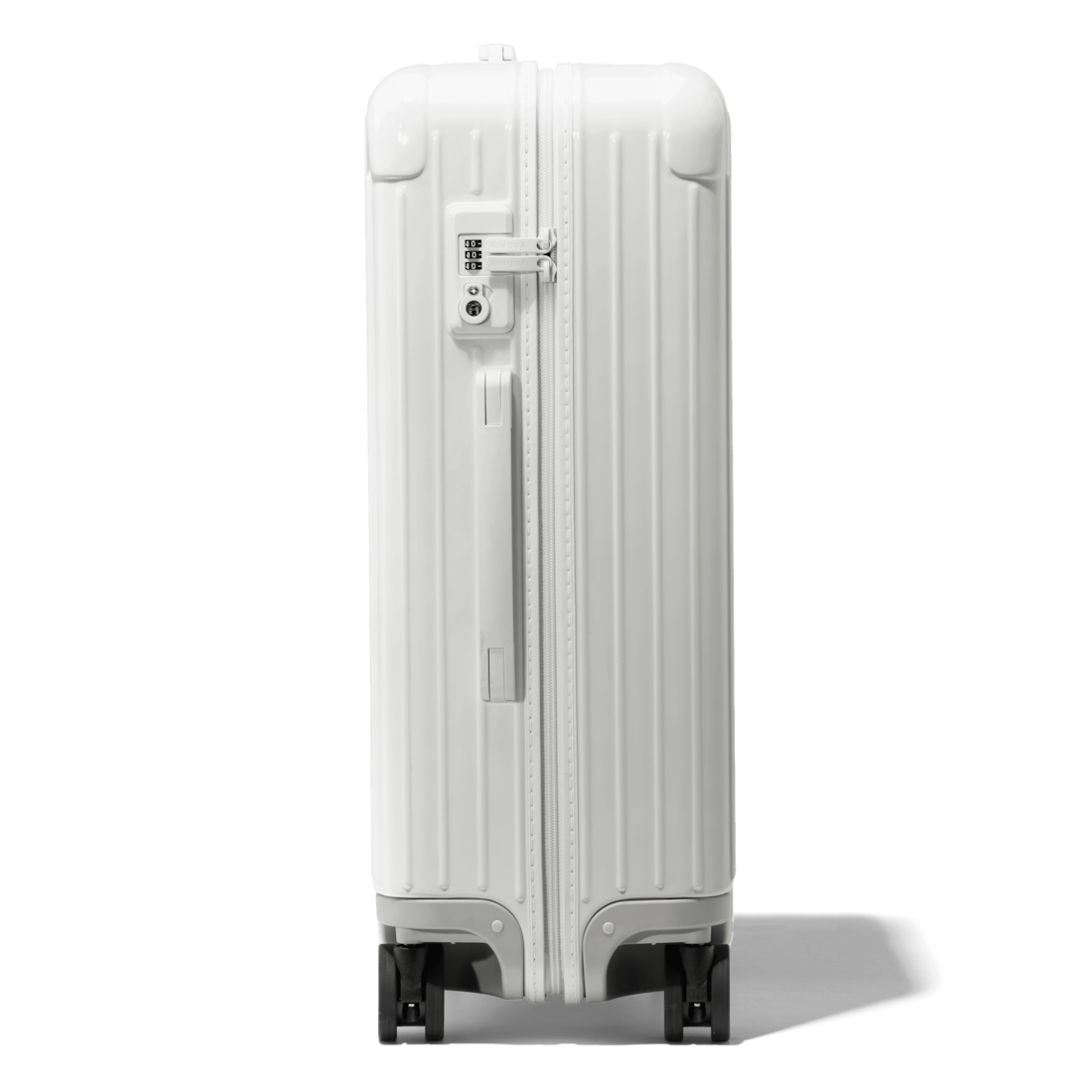 Rimowa Essential Check-In L Review – Durable & Stylish 